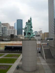 Estátua de La Défense, em La Défense, ao lado de Paris