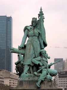 estátua La Défense, em Paris