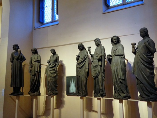 Vierges Sages (à direita) e Vierges Folles (à esquerda)