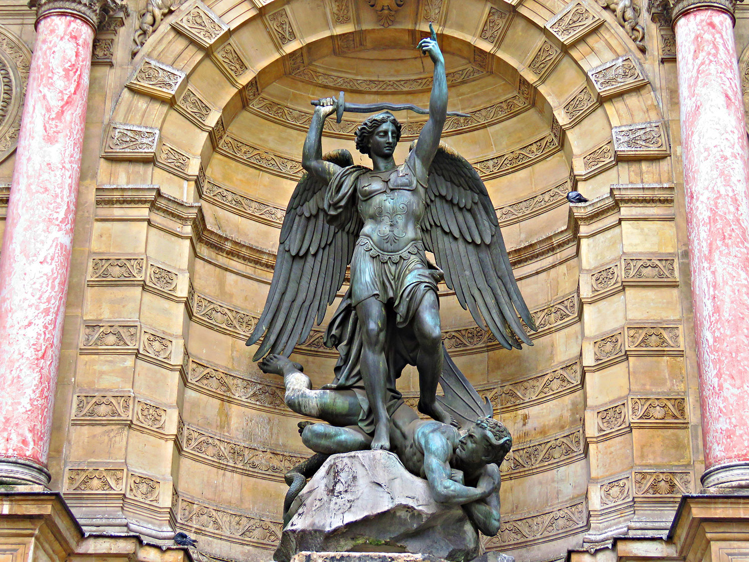 Estátua São Miguel